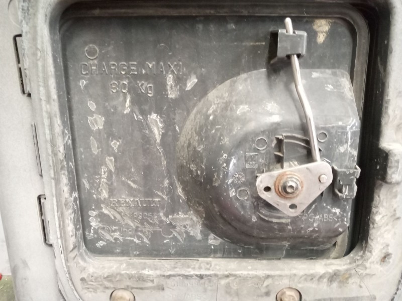 Recambio de peldaño izquierdo para renault magnum ab 2005 12.8 diesel referencia OEM IAM   