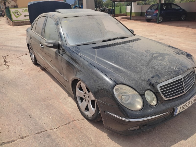 mercedes-benz clase e (w211) berlina del año 2004