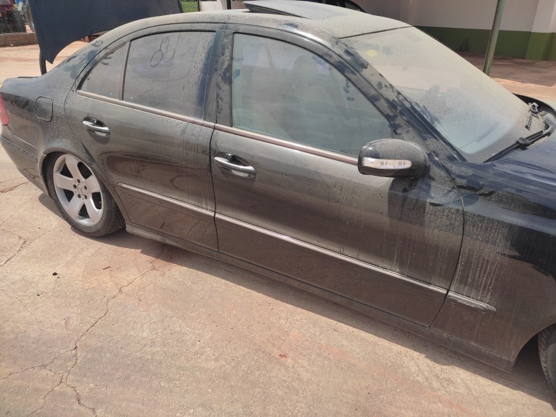 mercedes-benz clase e (w211) berlina del año 2004