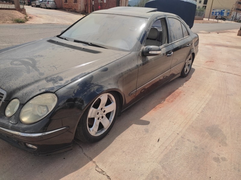 mercedes-benz clase e (w211) berlina del año 2004
