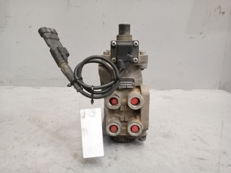 Recambio de valvula aire para iveco eurocargo 05.03  3.9 diesel referencia OEM IAM 504052063 DX65B 504100604