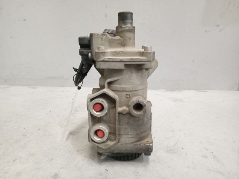 Recambio de valvula aire para iveco eurocargo 05.03  3.9 diesel referencia OEM IAM 504052063 DX65B 504100604