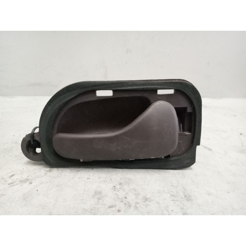 Recambio de maneta interior delantera derecha para renault magnum 4xx.18/4xx.26 02  12.0 diesel referencia OEM IAM 77008165650  