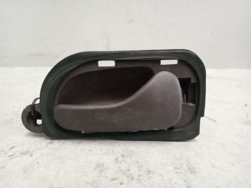 Recambio de maneta interior delantera derecha para renault magnum 4xx.18/4xx.26 02  12.0 diesel referencia OEM IAM 77008165650  