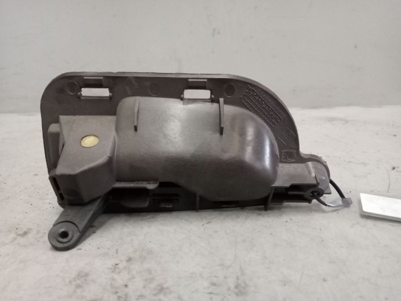 Recambio de maneta interior delantera derecha para renault magnum 4xx.18/4xx.26 02  12.0 diesel referencia OEM IAM 77008165650  
