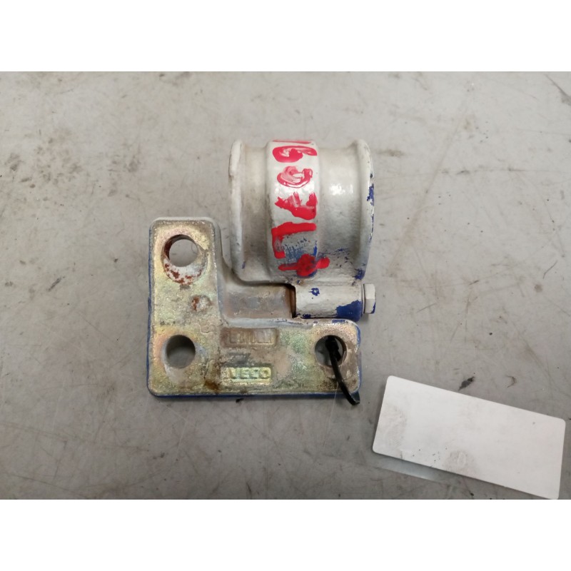Recambio de bisagra delantera izquierda para iveco eurocargo 05.03  3.9 diesel referencia OEM IAM 500301542  SUPERIOR