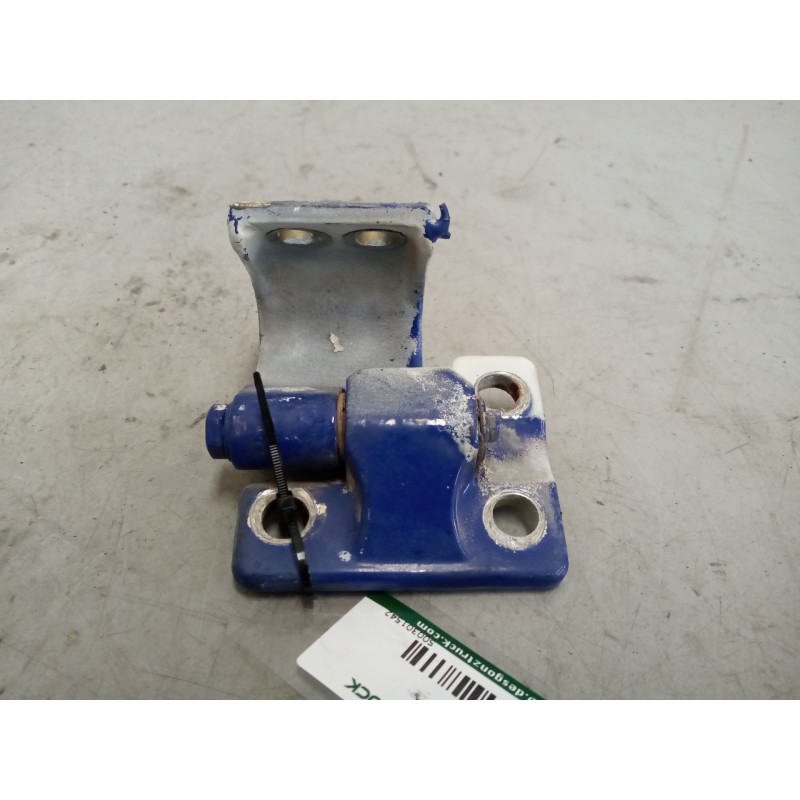 Recambio de bisagra delantera izquierda para iveco eurocargo 05.03  3.9 diesel referencia OEM IAM 500301542  SUPERIOR