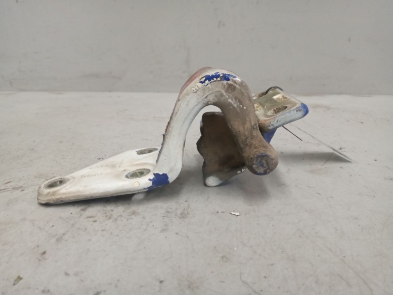 Recambio de bisagra delantera derecha para iveco eurocargo 05.03  3.9 diesel referencia OEM IAM 99442507  INFERIOR