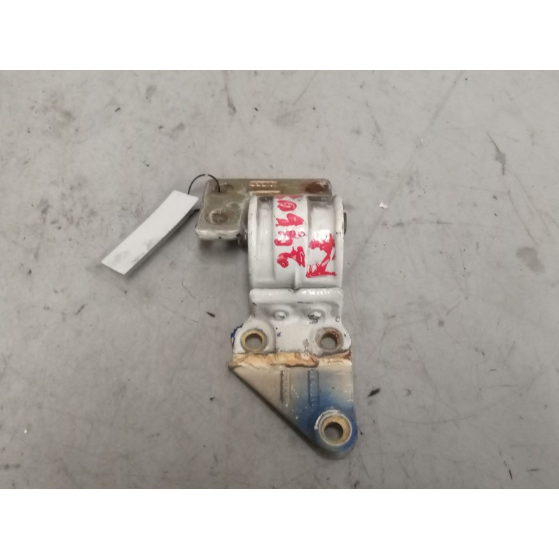 Recambio de bisagra delantera derecha para iveco eurocargo 05.03  3.9 diesel referencia OEM IAM 500301541  SUPERIOR
