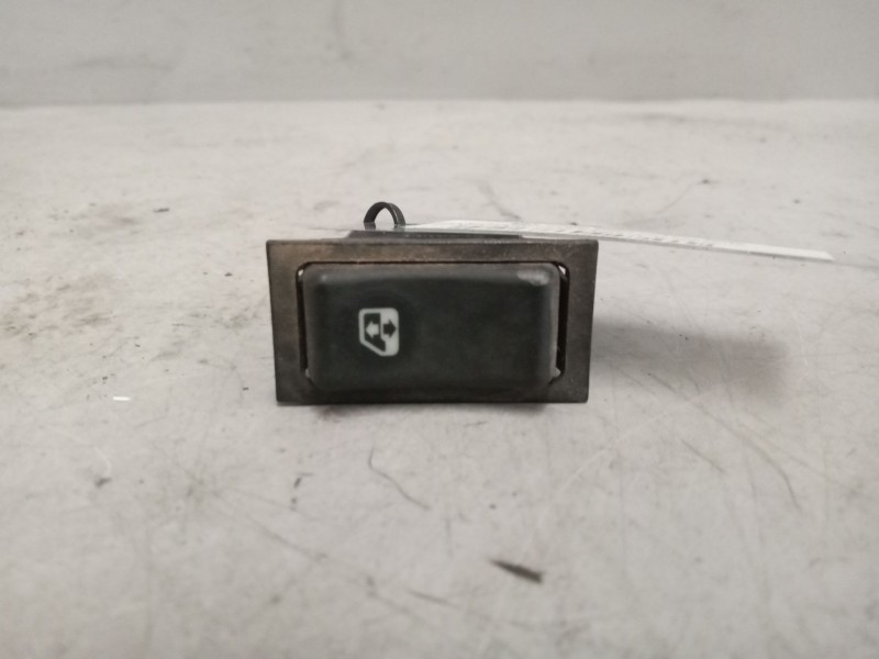 Recambio de mando elevalunas delantero derecho para renault magnum 4xx.18/4xx.26 02  12.0 diesel referencia OEM IAM   