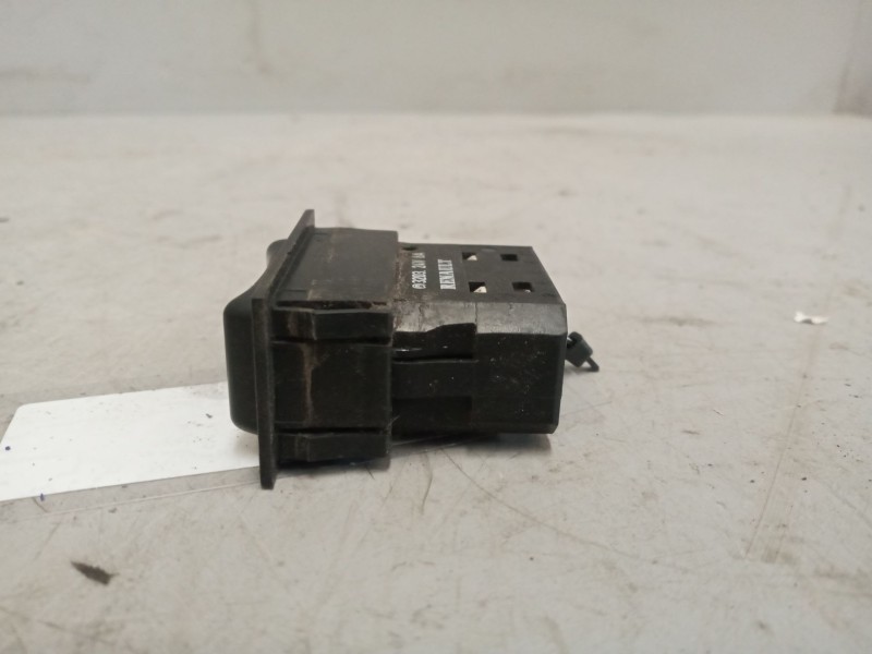 Recambio de mando elevalunas delantero izquierdo para renault magnum 4xx.18/4xx.26 02  12.0 diesel referencia OEM IAM   