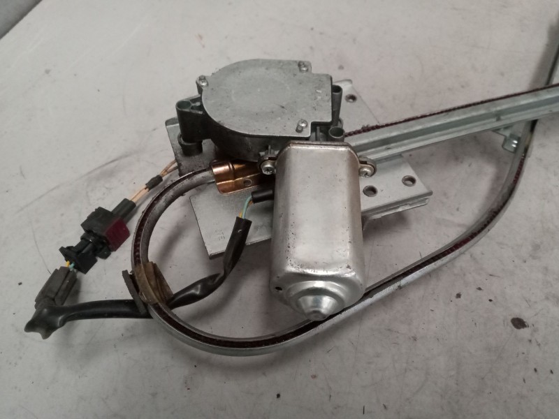 Recambio de elevalunas delantero derecho para renault magnum 4xx.18/4xx.26 02  12.0 diesel referencia OEM IAM 5010468940  