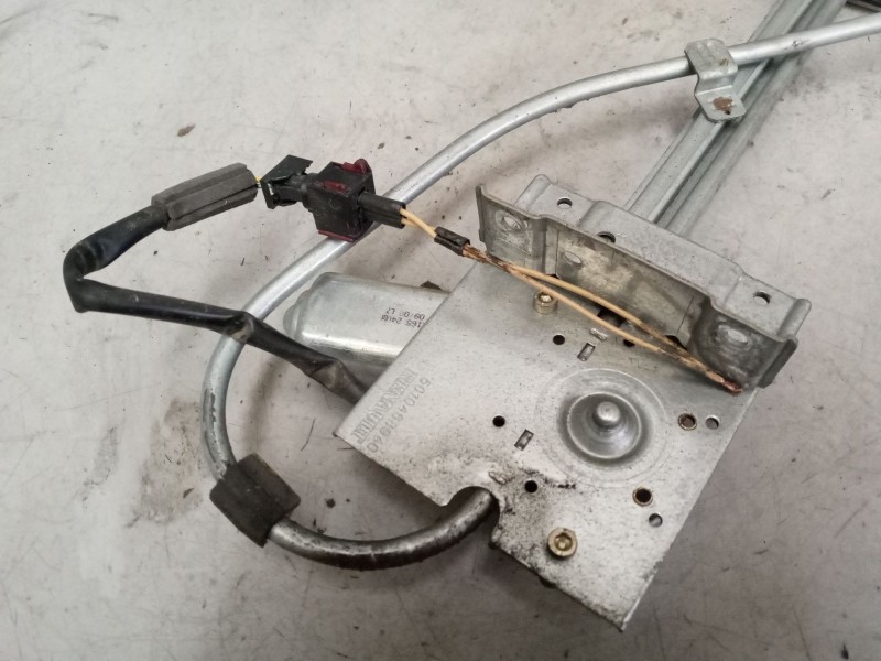 Recambio de elevalunas delantero derecho para renault magnum 4xx.18/4xx.26 02  12.0 diesel referencia OEM IAM 5010468940  