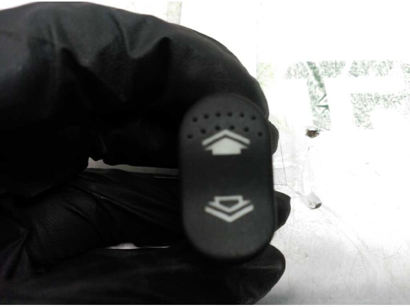 Recambio de mando elevalunas trasero izquierdo para ford focus turnier (cak) ghia referencia OEM IAM 98AB14529DC  