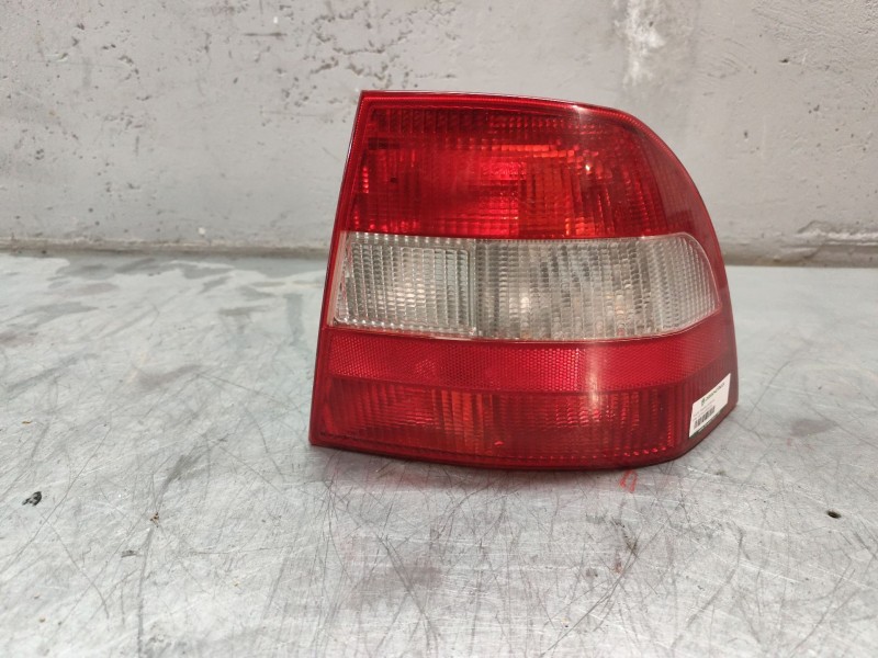 Recambio de piloto trasero derecho para opel vectra b berlina básico (1999) referencia OEM IAM   