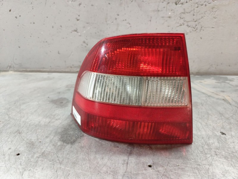 Recambio de piloto trasero izquierdo para opel vectra b berlina básico (1999) referencia OEM IAM   