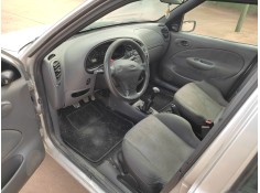 ford fiesta berlina del año 2000