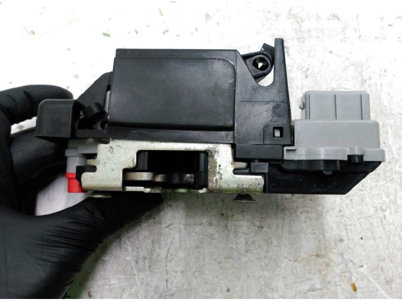 Recambio de cerradura puerta trasera derecha para peugeot 406 berlina (s1/s2) sr referencia OEM IAM 913870  