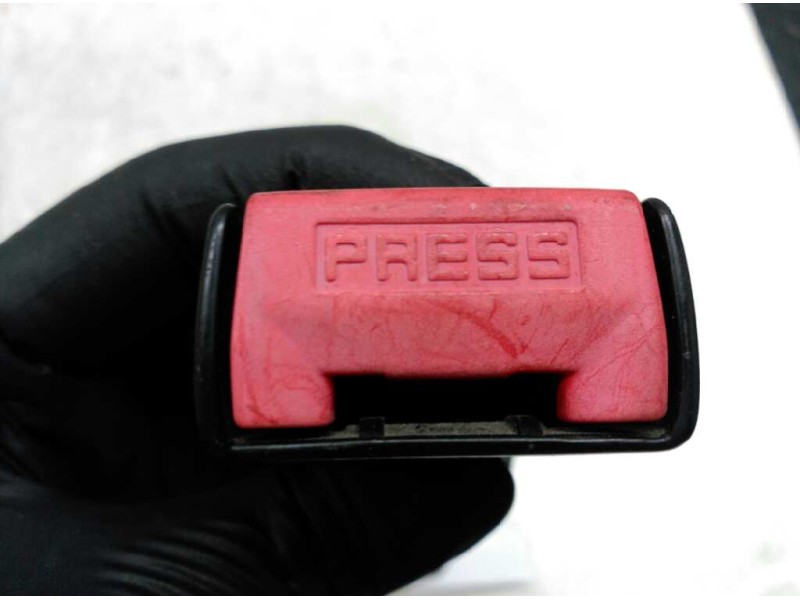 Recambio de enganche cinturon trasero izquierdo para peugeot 406 berlina (s1/s2) sr referencia OEM IAM   