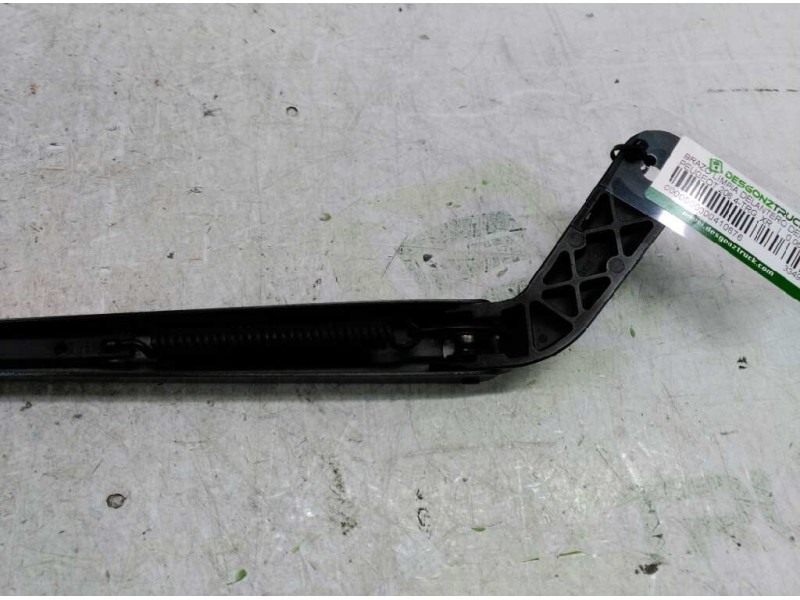 Recambio de brazo limpia delantero derecho para peugeot 206 4-trg. xr referencia OEM IAM 33493BOSCH 6429S0 