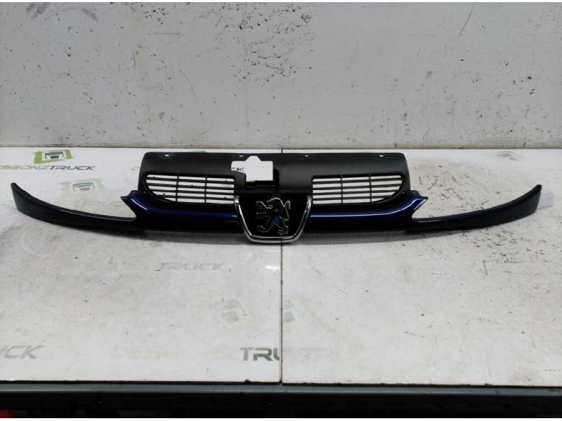 Recambio de rejilla delantera central para peugeot 206 4-trg. xr referencia OEM IAM 9628934280  