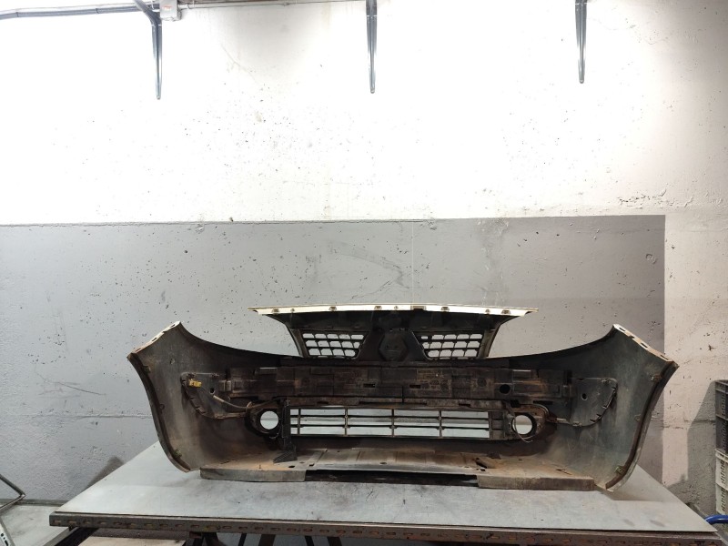 Recambio de paragolpes delantero para renault scenic ii 1.9 dci diesel referencia OEM IAM   