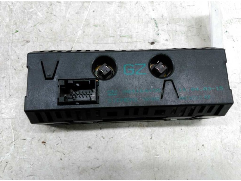 Recambio de pantalla multifuncion para opel corsa c club referencia OEM IAM 009164455 5WK70005 