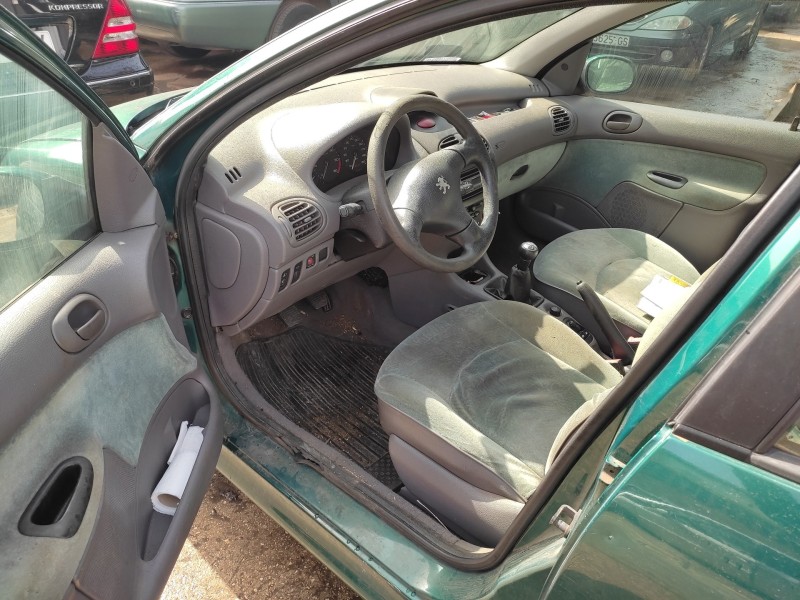 peugeot 206 berlina del año 2000
