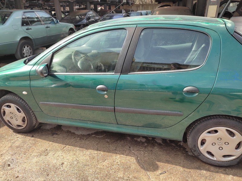 peugeot 206 berlina del año 2000