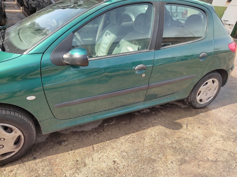 peugeot 206 berlina del año 2000