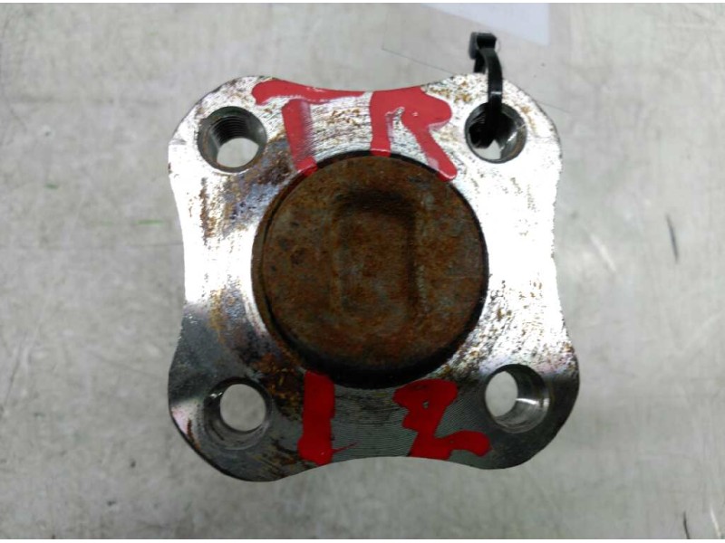 Recambio de buje trasero izquierdo para renault clio ii fase i (b/cbo) 1.9 d referencia OEM IAM   