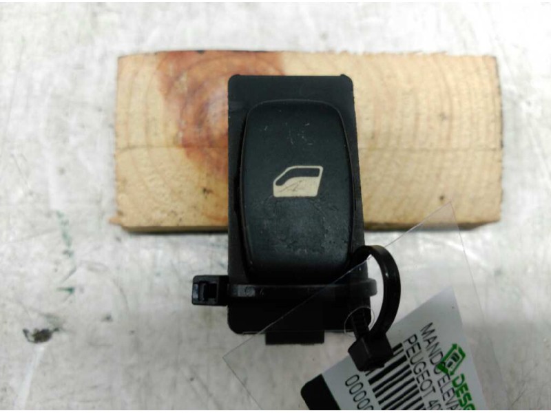 Recambio de mando elevalunas trasero izquierdo para peugeot 407 sport referencia OEM IAM 96360166XT  