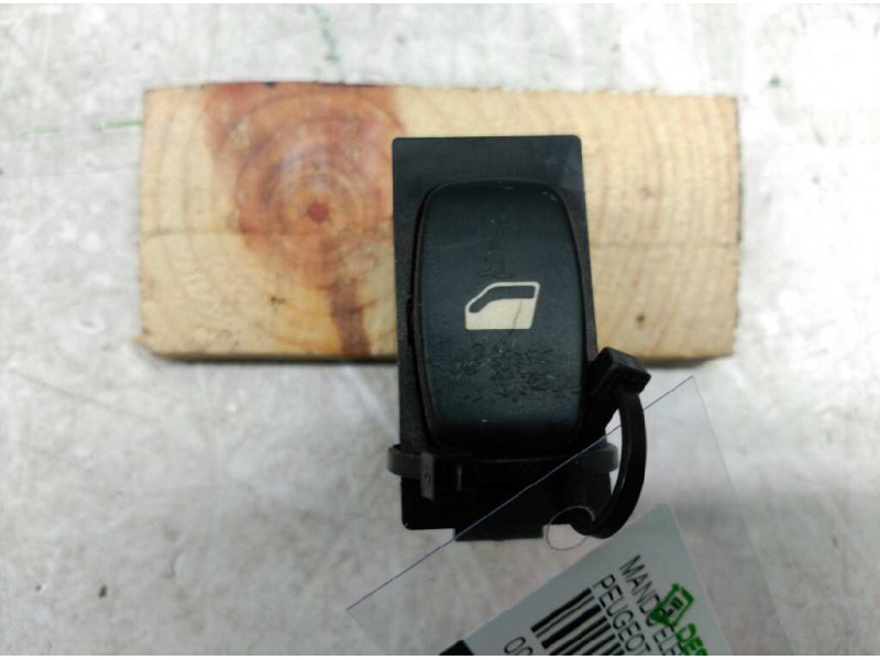 Recambio de mando elevalunas trasero derecho para peugeot 407 sport referencia OEM IAM 96360166XT  