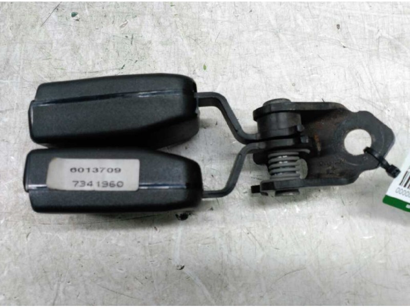 Recambio de enganche de cinturon trasero central para peugeot 407 sport referencia OEM IAM   
