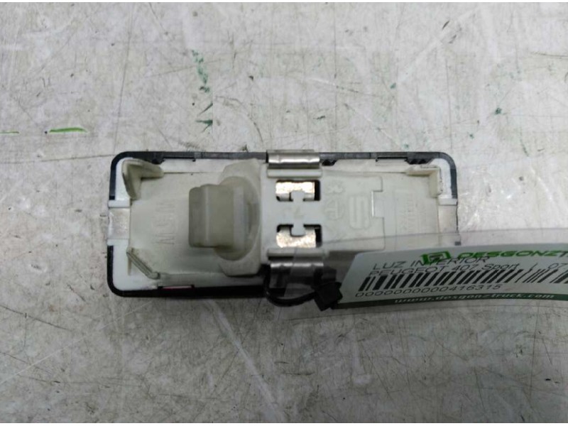 Recambio de luz interior para peugeot 407 sport referencia OEM IAM  PTA. TRAS. IZQ. 