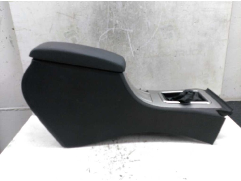 Recambio de guarnecidos palanca cambio para peugeot 407 sport referencia OEM IAM  GUANTERA PORTA-OBJETOS POSAVASOS