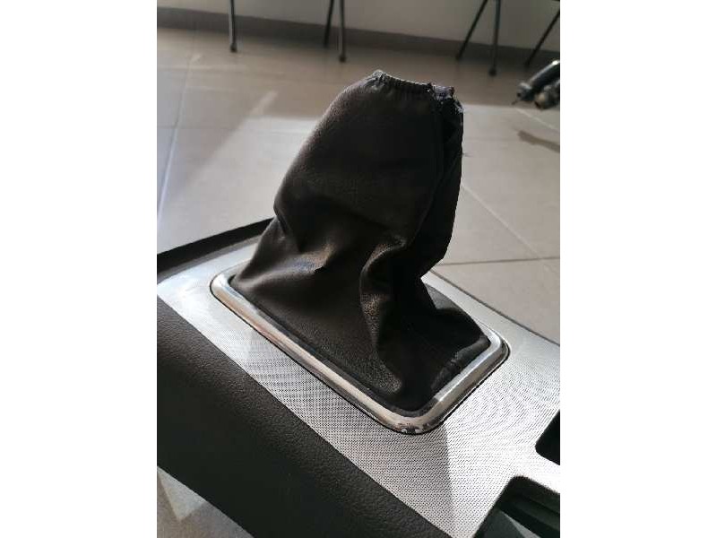 Recambio de guarnecidos palanca cambio para peugeot 407 sport referencia OEM IAM  GUANTERA PORTA-OBJETOS POSAVASOS