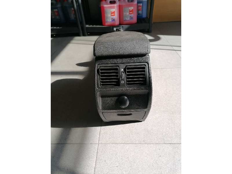 Recambio de guarnecidos palanca cambio para peugeot 407 sport referencia OEM IAM  GUANTERA PORTA-OBJETOS POSAVASOS