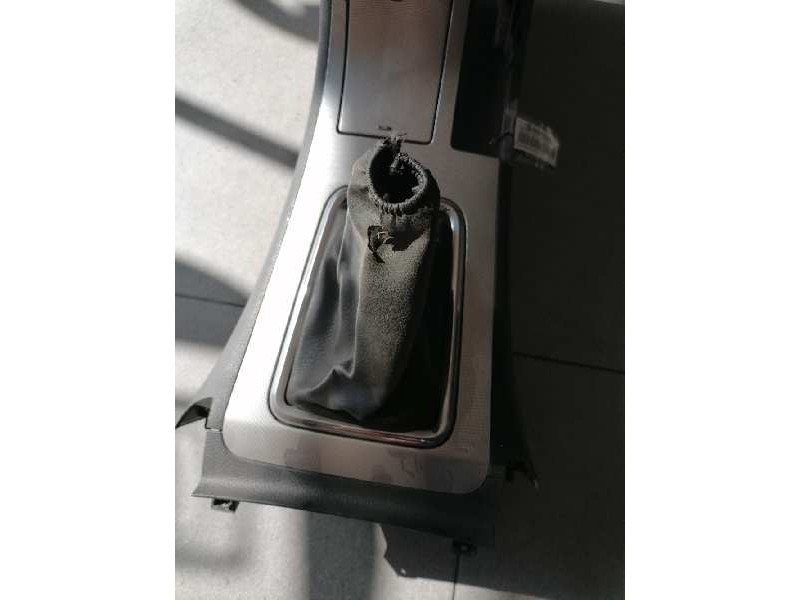 Recambio de guarnecidos palanca cambio para peugeot 407 sport referencia OEM IAM  GUANTERA PORTA-OBJETOS POSAVASOS