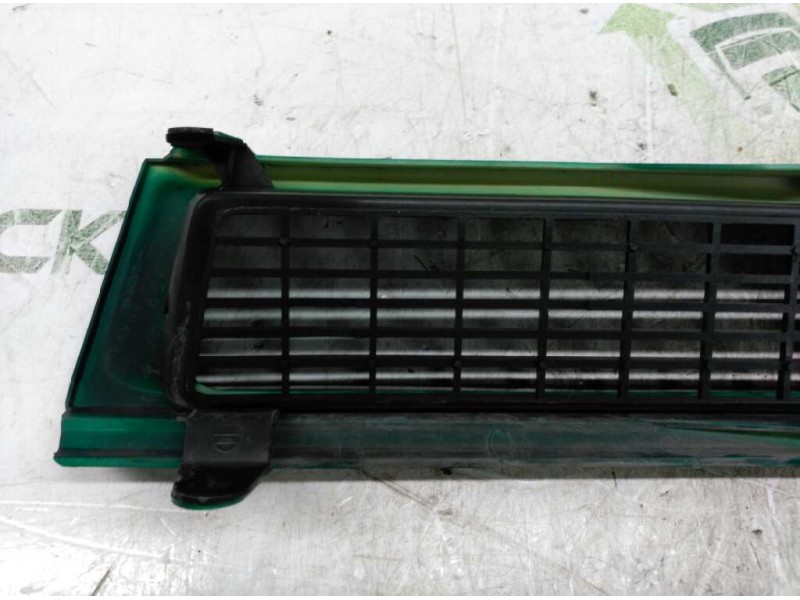 Recambio de rejilla delantera central para seat toledo (1l) base referencia OEM IAM 1L0853653  