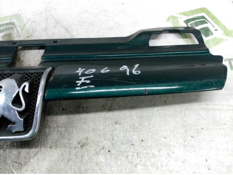 Recambio de rejilla delantera central para peugeot 406 berlina (s1/s2) sr referencia OEM IAM 9616258477  