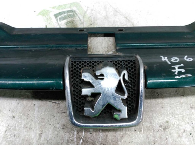 Recambio de rejilla delantera central para peugeot 406 berlina (s1/s2) sr referencia OEM IAM 9616258477  