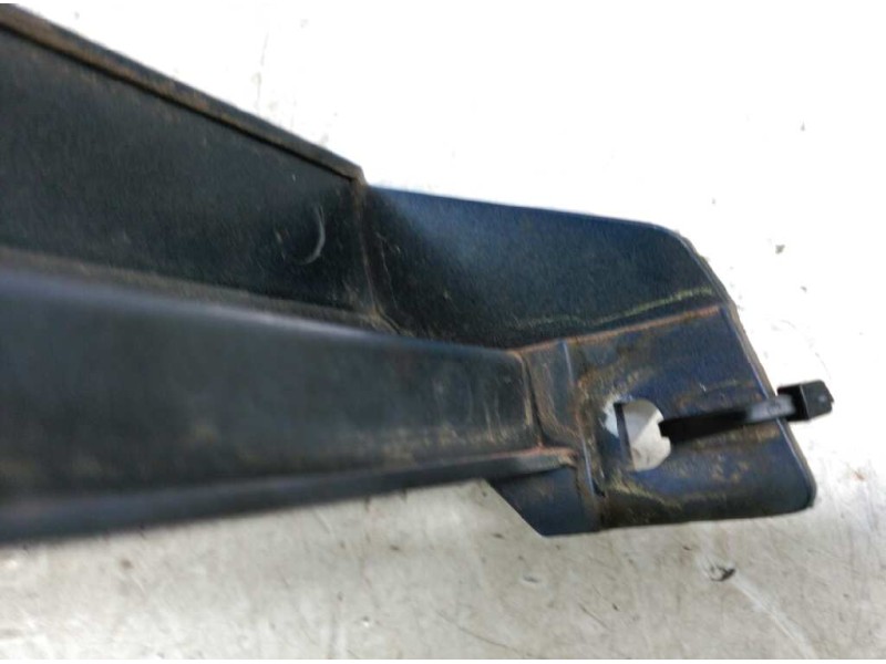 Recambio de molduras delanteras para opel zafira a club referencia OEM IAM 90580651LH BAJO FARO IZQUIERDO