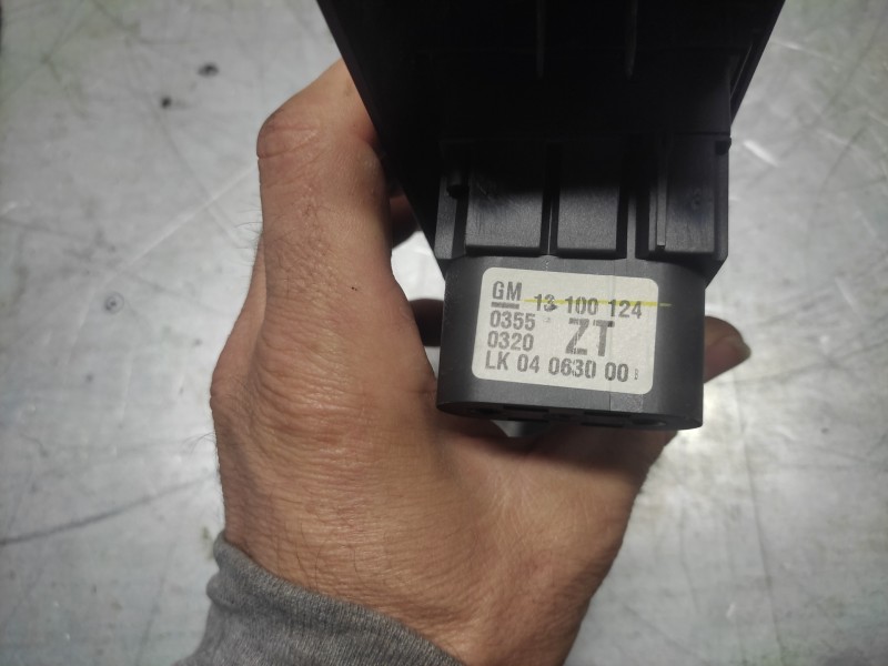 Recambio de mando luces para opel astra h berlina cosmo referencia OEM IAM 13100124 12 PINS 