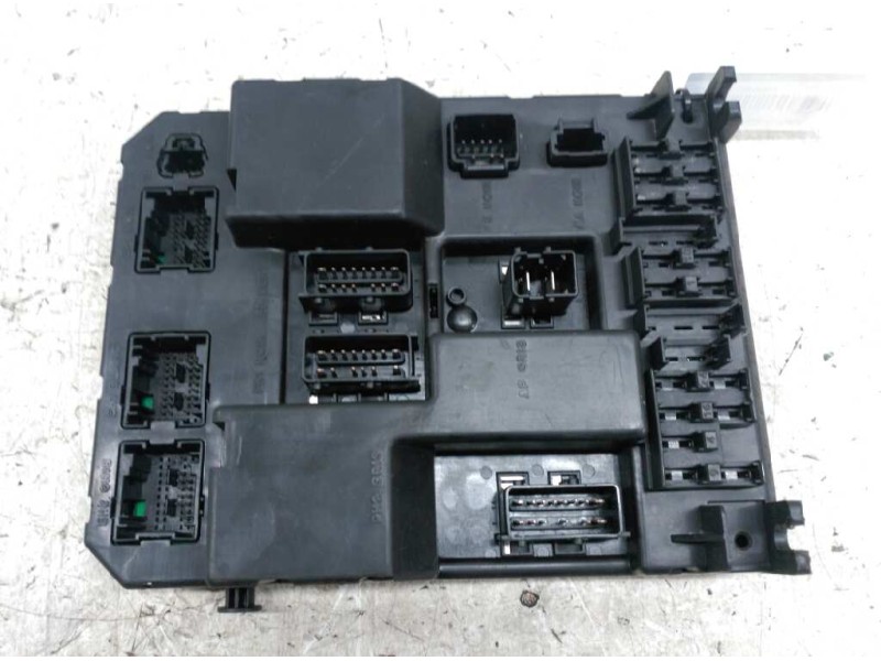 Recambio de caja reles / fusibles para peugeot 206 berlina x-line referencia OEM IAM 9651197680 9651196980 BSI