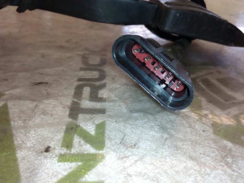 Recambio de pedal acelerador para iveco trucks stralis ad 190s40 referencia OEM IAM 3212200410  