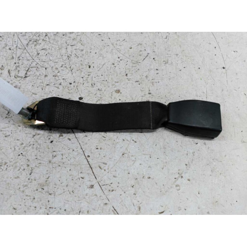Recambio de enganche cinturon trasero izquierdo para nissan primera berl./familiar (p10/w10) básico referencia OEM IAM 05N034993