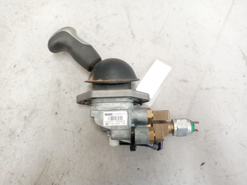 Recambio de palanca freno de mano para daf xf 106 480 referencia OEM IAM 2122594 K050974 DPM95DS