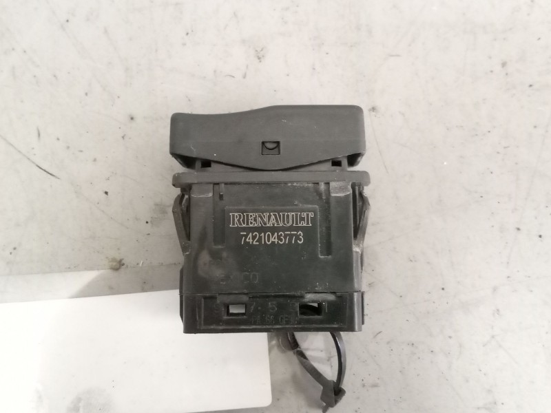 Recambio de mando elevalunas delantero izquierdo para renault premium route 2006 fas 4x2 larga distancia referencia OEM IAM 7421
