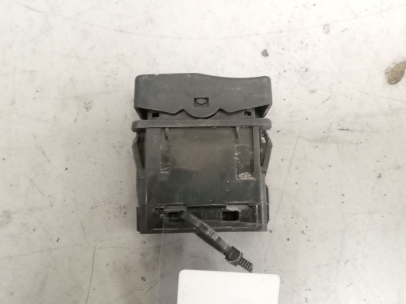 Recambio de mando elevalunas delantero izquierdo para renault premium route 2006 fas 4x2 larga distancia referencia OEM IAM 7421